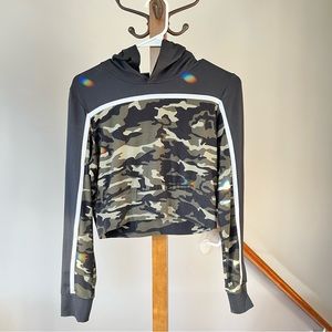 Long sleeve cropped shirt